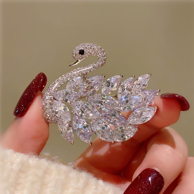 ジャケット ブローチ おしゃれ スーツ ピン 卒業式 入学式 アメリカ フル ジルコン 白鳥 ハイエンド 女性 コサージュ エレガント スーツ