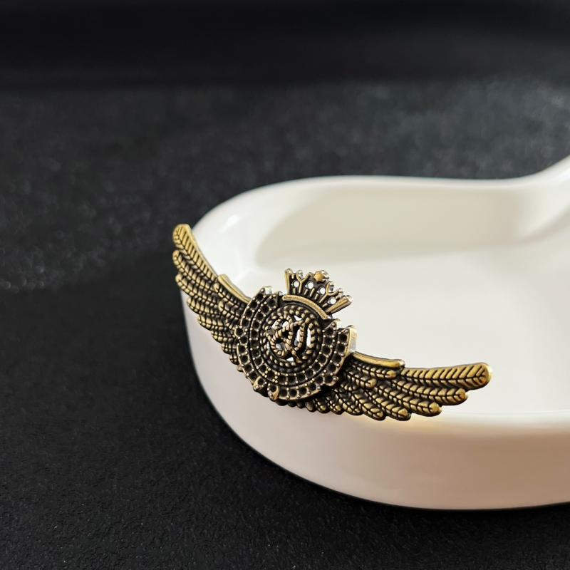 ブローチ 襟ピン 胸飾り ヴィンテージ風風 クラウン 翼 バッジ メンズ メンズ スーツ バッジ アクセサリー エレガント 紳士