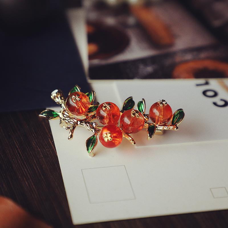 ブローチ おしゃれ 大人 かわいい 胸飾り 柿 レトロ 銅 柿 襟ピン コサージュ アクセサリー オレンジレ..