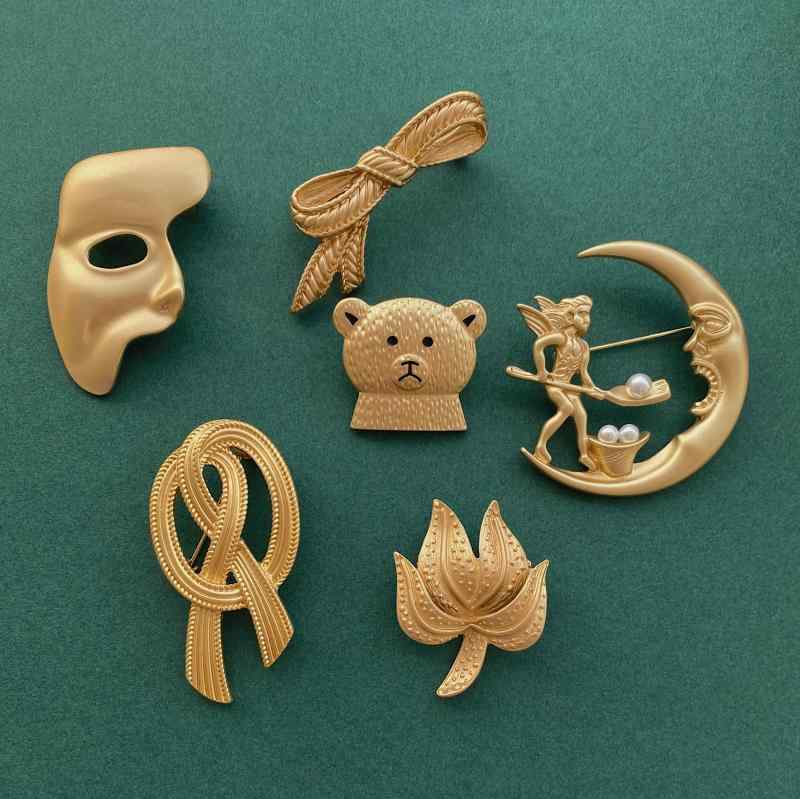 ブローチ おしゃれ アメリカ レトロ ファッション マットゴールド シンプル メタルコート ピン スーツ アクセサリー コサージュ