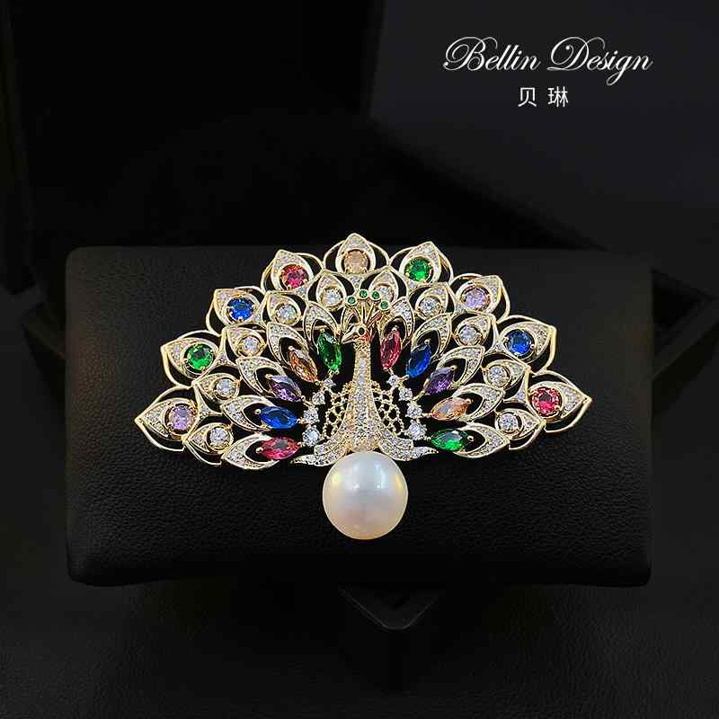 ブローチ 幸運 孔雀 オープニング レディース コサージュ スーツ 縁起 アクセサリー コサージュ ジュエリー