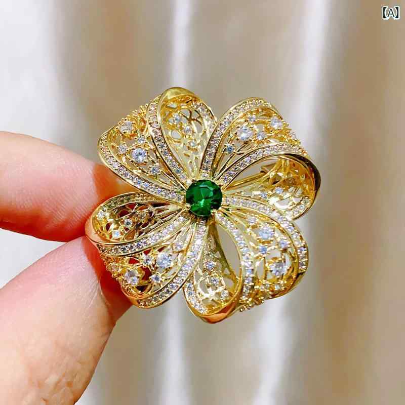 ブローチ 上品 セレモニー 韓国 ハイエンド レトロ 宮殿 レース 四つ葉 クローバー ブローチ レディース ハイエンド スーツ ピン コサージュ