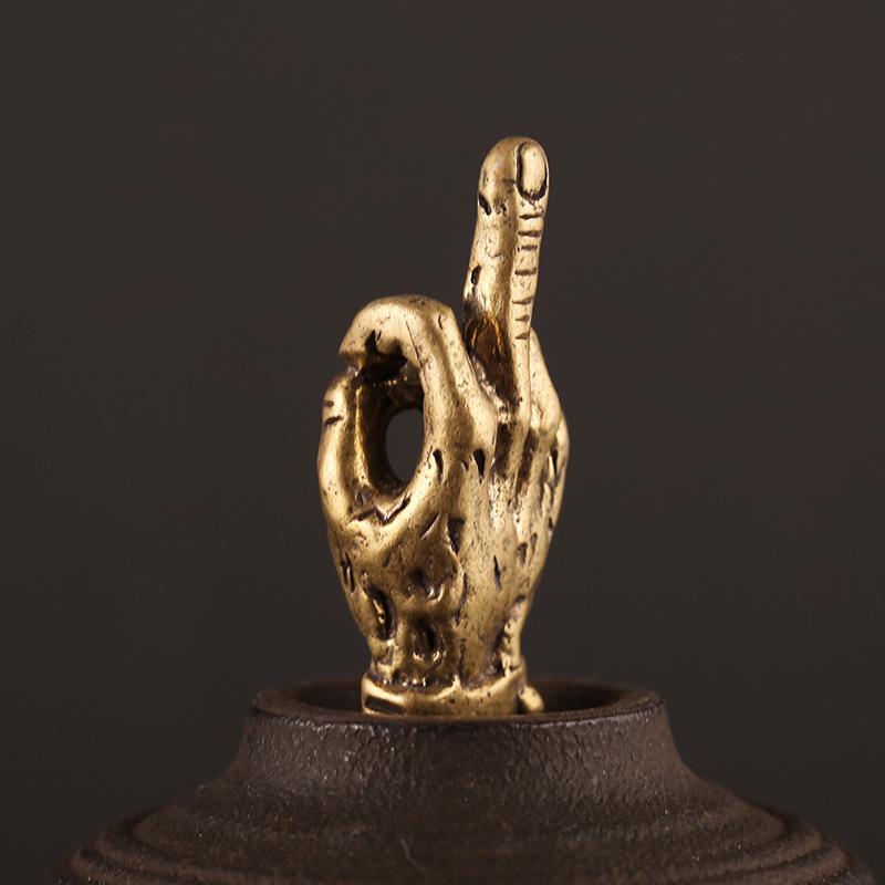 真鍮 置物 レトロ 装飾品 車 ダッシュボード 卓上小物 ミニ デスク 装飾品 ティー ペット コーヒー テーブル 装飾品 中指 装飾品 車 装飾品