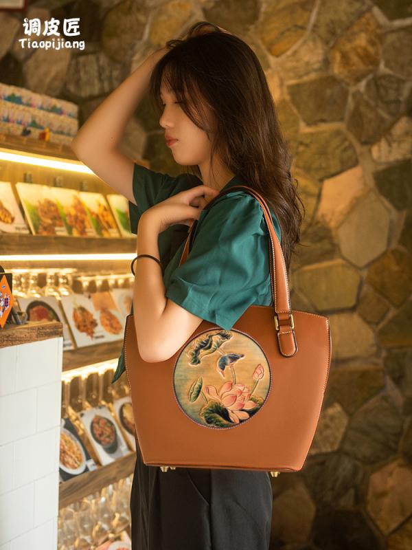 レザーカービング レディースバッグ レザー 通勤 手持ち ショルダーバッグ大容量 トートバッグ 鞣しトートバッグ 大容量 ジッパー開閉 ヴィンテージ風 牛革