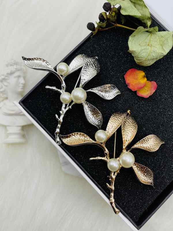 ブローチ おしゃれ 卒業式 入学式 セレモニー レディース 幸運 ヤドリギ パール レトロ コサージュ ピ..