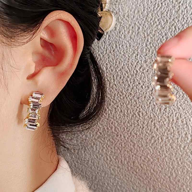 ピアス レディース かわいい 韓国 アーク 精巧 ストーン レトロ 幾何学 ファッション 装飾品 アクセサ..