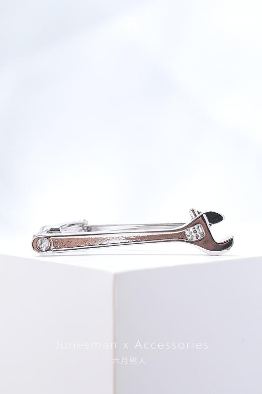 メンズ フォーマル ビジネス おしゃれ紳士 メンズ ネクタイピン メンズ クリップ 職人 レンチ 銅素材 父の日 長さ5CM 幅12CM