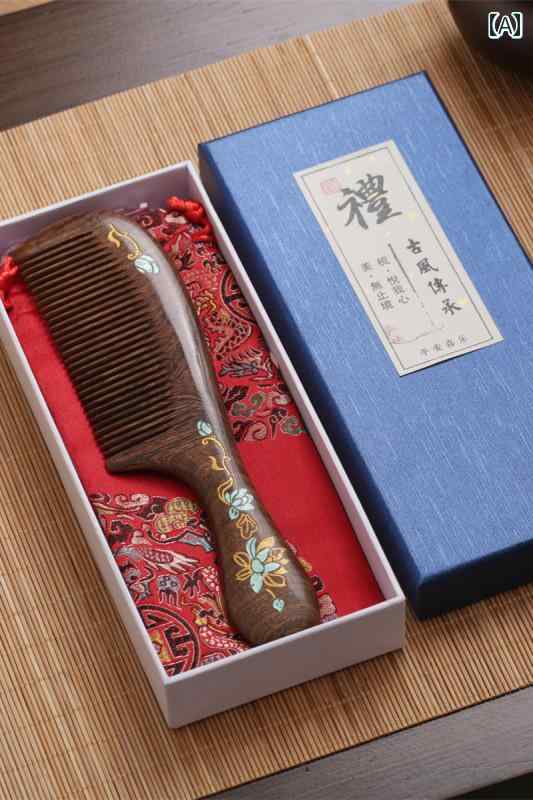 セキュアデポのくし コーム ヘアーケア ブラックゴールド 白檀 櫛 木 誕生日 彫刻 女の子 友人 お母さん おばあちゃん 実 ギフト 母の日 プレゼント｜アングル2