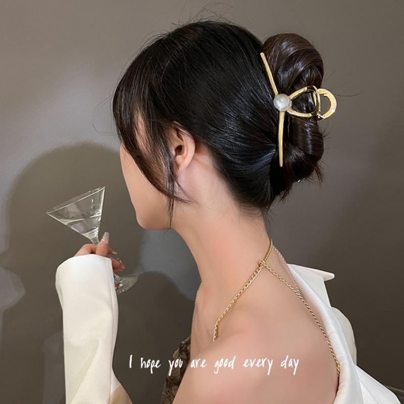 ヘア クリップ かわいい レディース サメクリップ 金属 帽子 パール 華やか ヘアアクセサリー スタイリ..