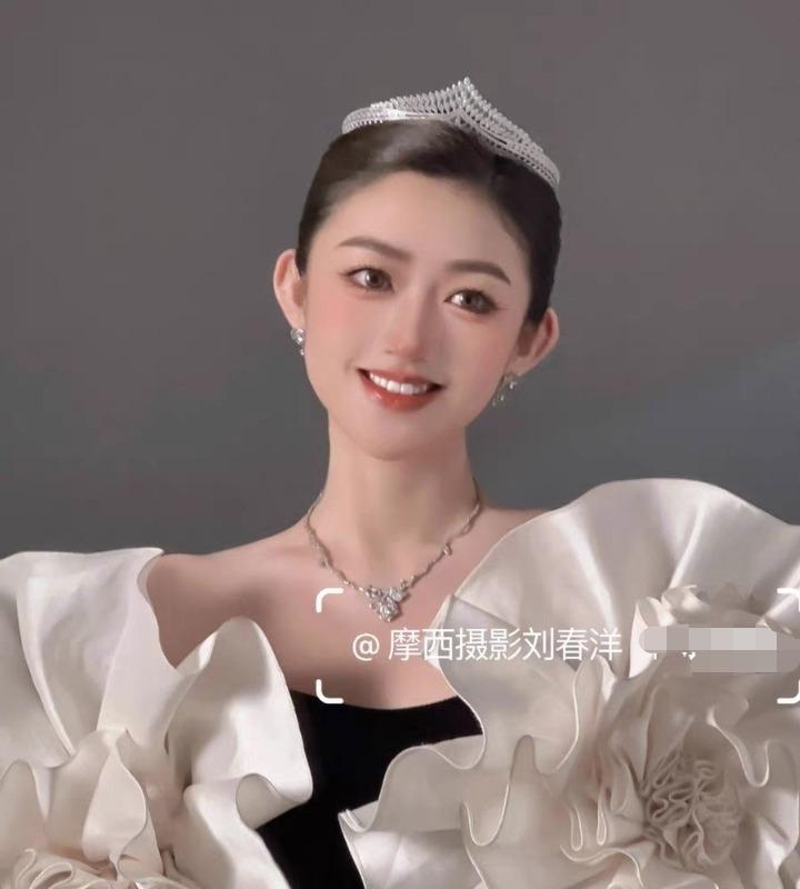 ティアラ 大人式 ウェディング クラウン ブライダル ヘア アクセサリー 韓国 プリンセス 王冠 煌びやか 豪華感 エレガント