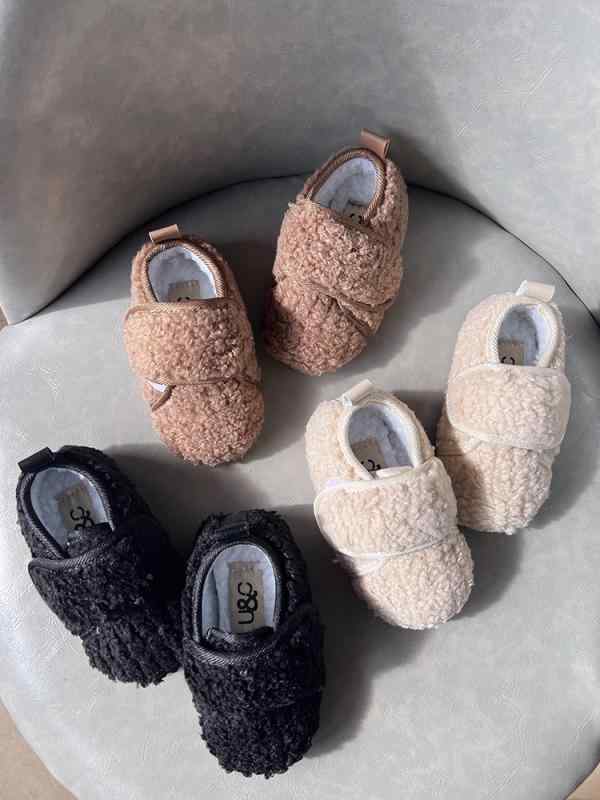 キッズ ガール 秋冬 シューズ 暖かい カジュアル もこもこ ホワイト ブラウン ブラック 靴