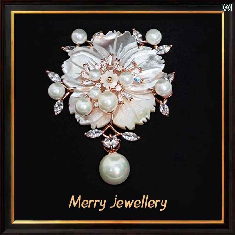 ブローチ ピンクゴールド パール 白 桜 花 レディース 豪華感 コート 上着 ベスト トップス 飾り ピン 精巧 コサージュ レディース 上品 ビジュー 4月...