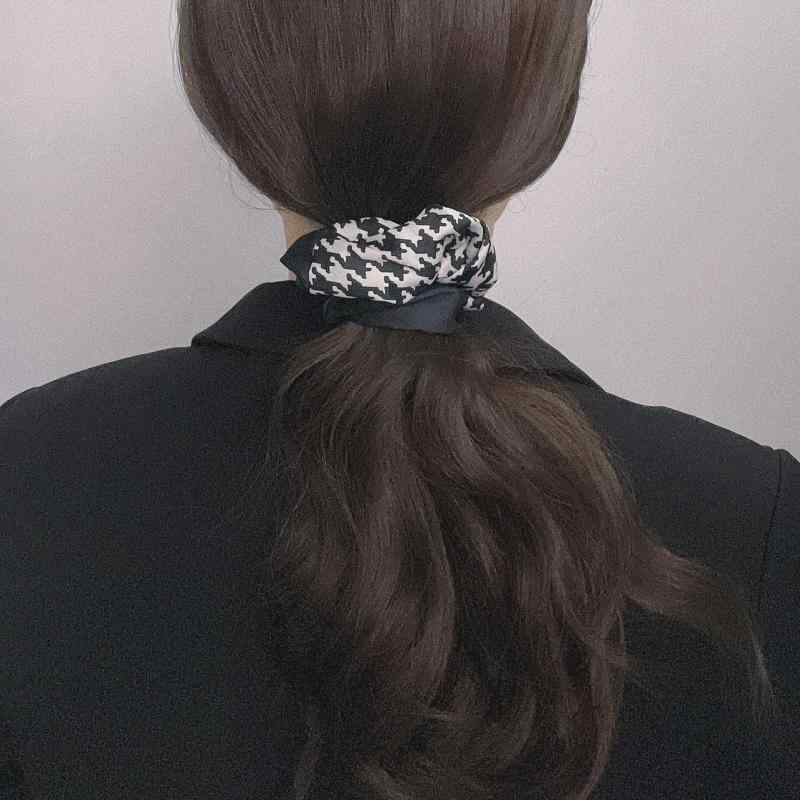 シュシュ ヘアアクセサリー サテン 髪留め ポニーテール 千鳥格子 ガーリー キュート レディース ワンポイント おしゃれ