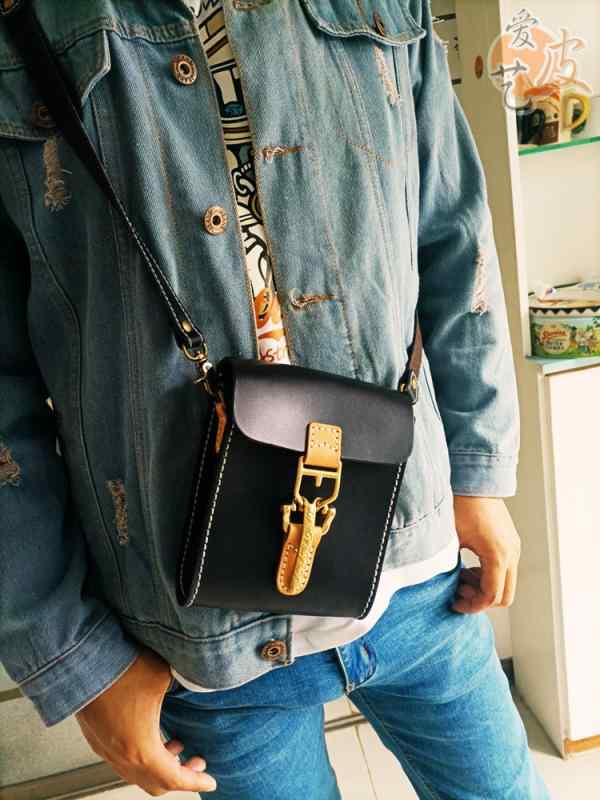 メッセンジャーバッグ ボタン バッグ 手縫い ワックス 植物めし 牛革 ヘッド レイヤー ショルダー メン..