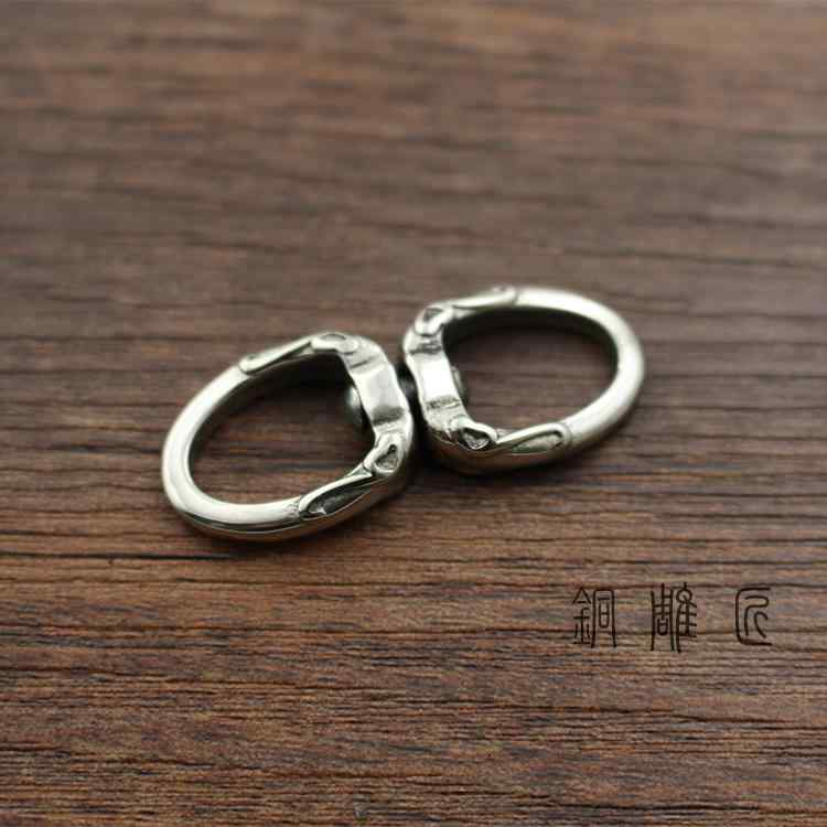 中国風 アクセサリー 真鍮 キーホルダー 革 品 銅 回転 8文字リング 銅 8文字 スイベル リング ペット 牽引 アクセサリー