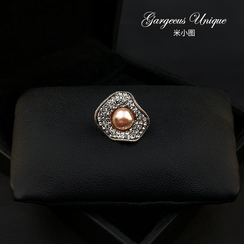 ブローチ おしゃれ レディース 卒業式 入学式 セレモニー エレガント レトロ パール 小さめ 服 ミニ フ..