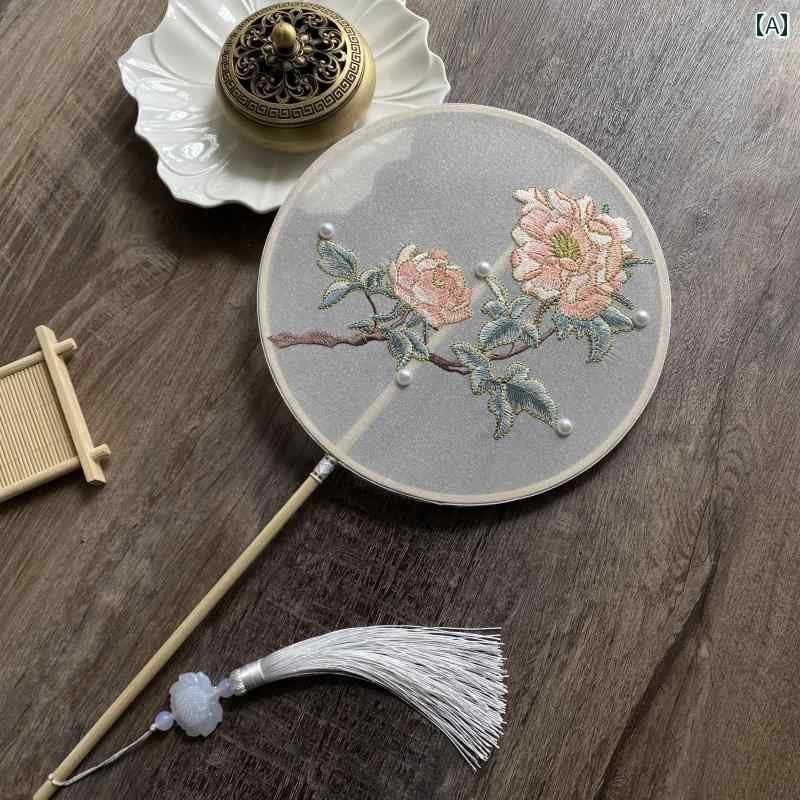 扇 うちわ ファン おしゃれ 刺繍 レディース レトロ 踊り 扇子 チャイナ風 宮殿 子供 夏 アクセサリー 中国風 小物 ダンス タッセル 竹 バンブー