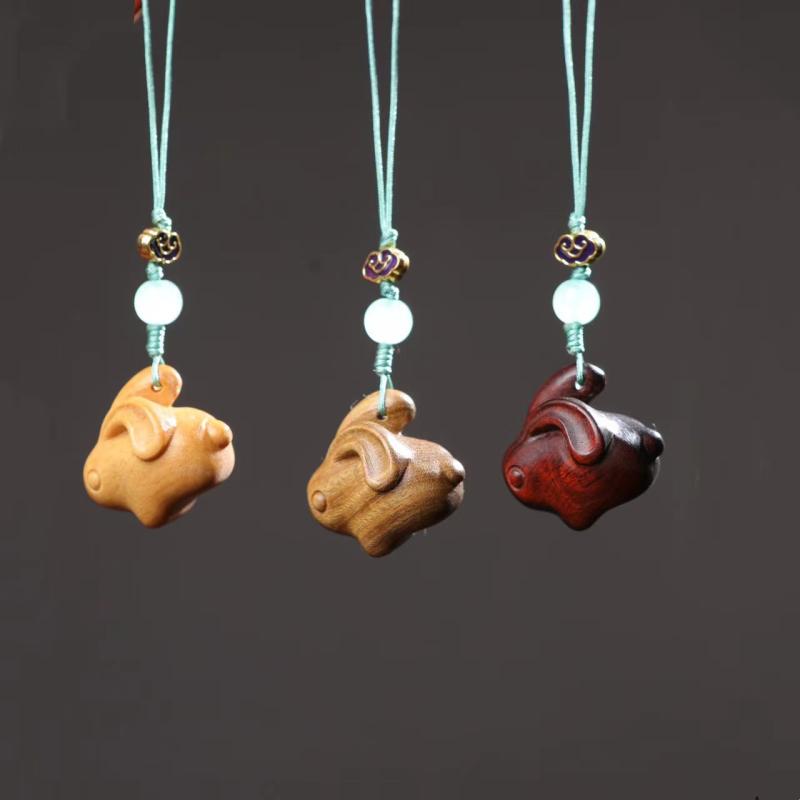 ローズウッド 彫刻 ウサギ 携帯電話 ペンダント 干支 メンズ レディース バッグ 小さめ ペンダント 緑白檀 ウッド ペンダント