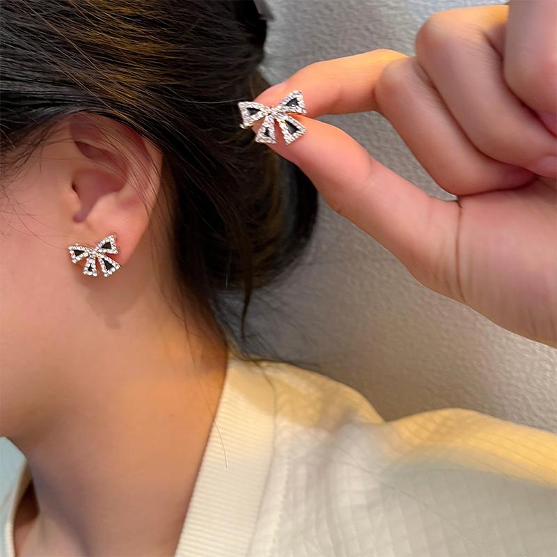 ピアス 925 シルバー ニードル 黒 小さめ リボン ピアス レディース 秋冬 シンプル 小型 精巧 ファッション アクセサリー 装飾品 ジュエリー