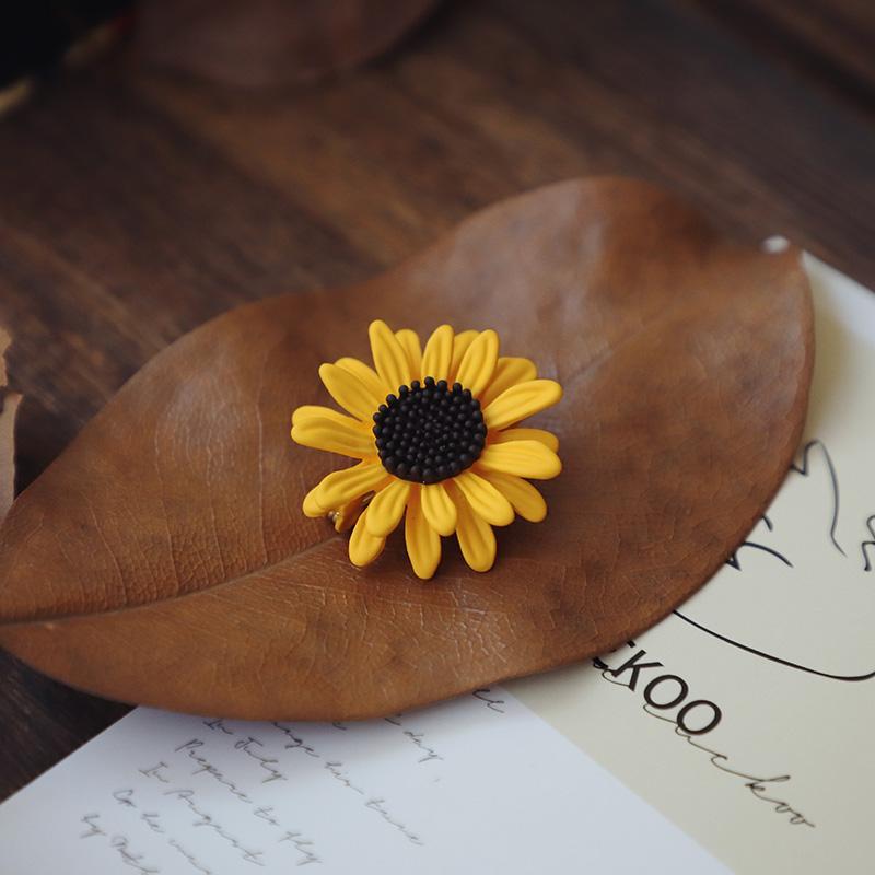ブローチ レディース 大人 かわいい 襟ピン 胸飾り サニープレイス レトロ 精巧 ひまわり イエロー レディース 韓国 セーター コート 襟ピン バックル