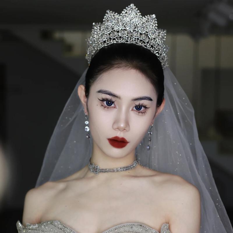 アクセサリー ティアラ ヘアバンド ジュエリー ブライダル 王冠 ヘッド エレガント 結婚式 レディース クラウン ウェディング 小物 装飾品 道具 レディース