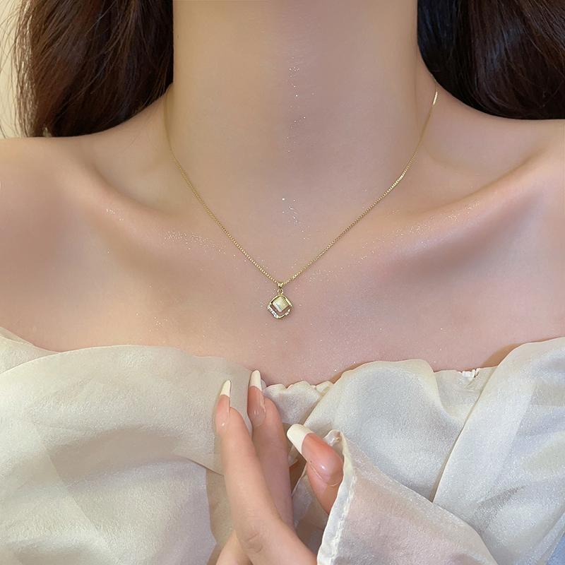 レディース ネックレス おしゃれ ライト 高級 スクエア 女性 鎖骨 チェーン ファッション ハイエンド