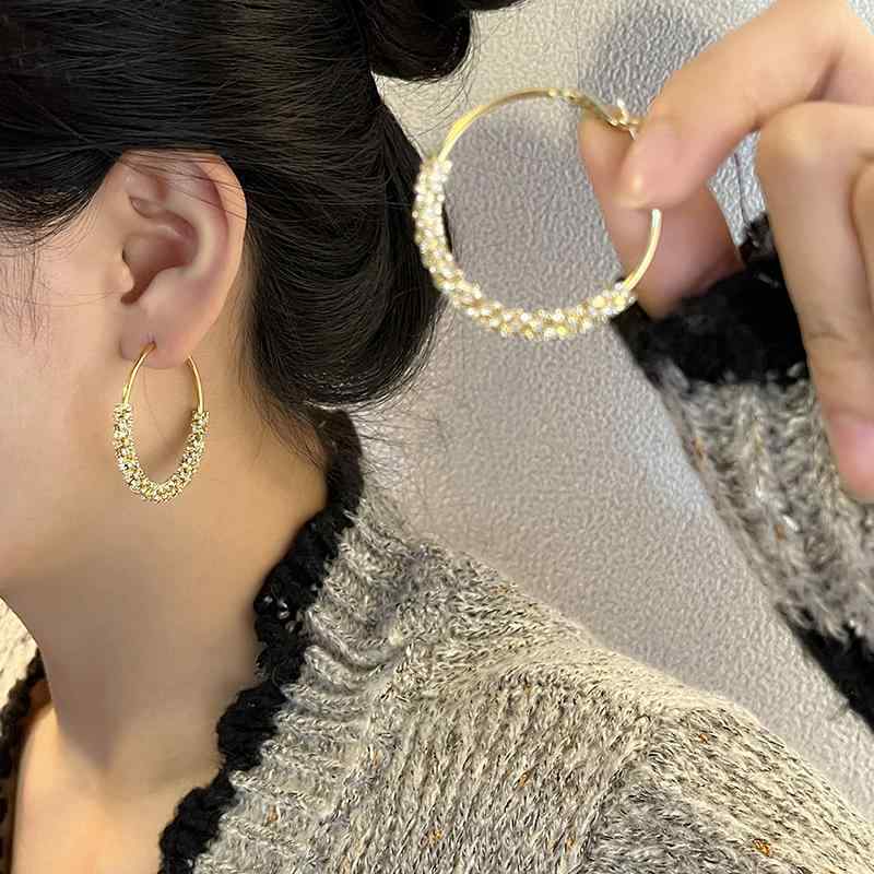 レディース ピアス かわいい ハイエンド フル フープイヤリング クール イヤリング 個性 女性用 軽 い ..