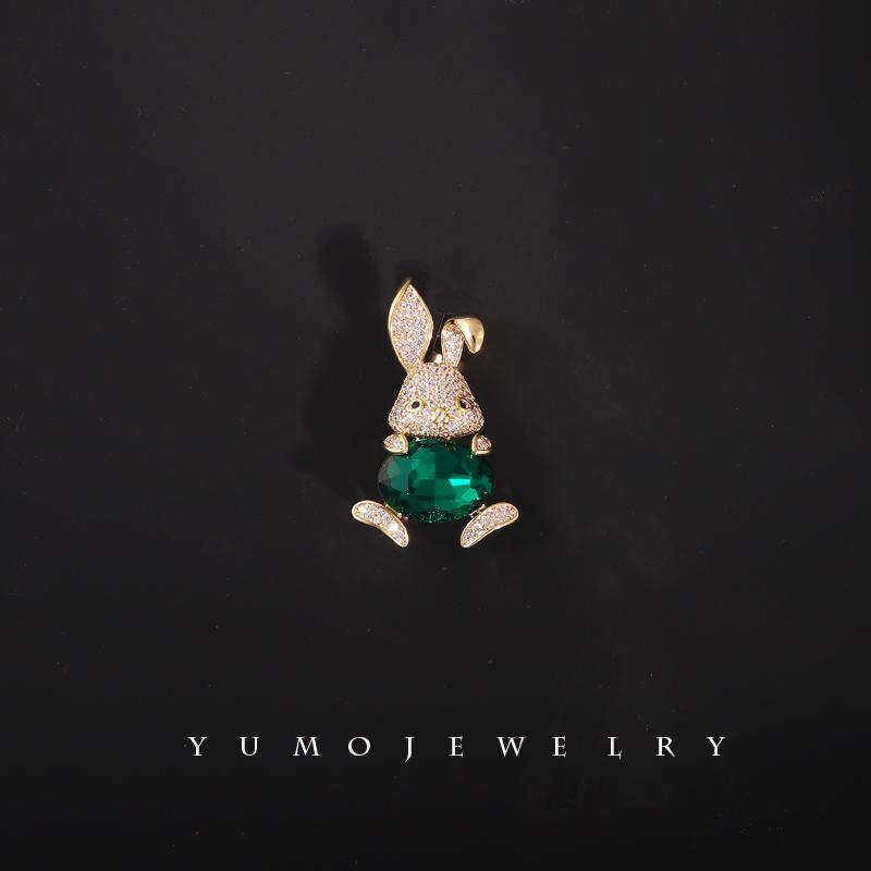 アクセサリー レディース ブローチ おしゃれ クリスタル バニー 甘くて キュート 精巧 小さい 干支 ウサギ コサージュ