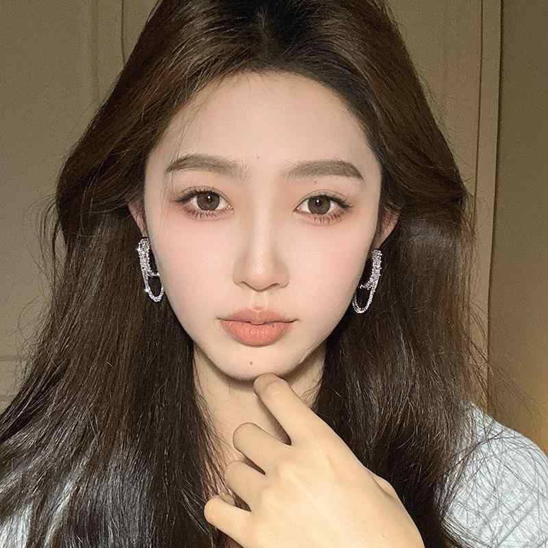 アクセサリー レディース ピアス かわいい イヤリング ハイエンド C シェイプ ユニーク 個性 メタルチェーン タッセル