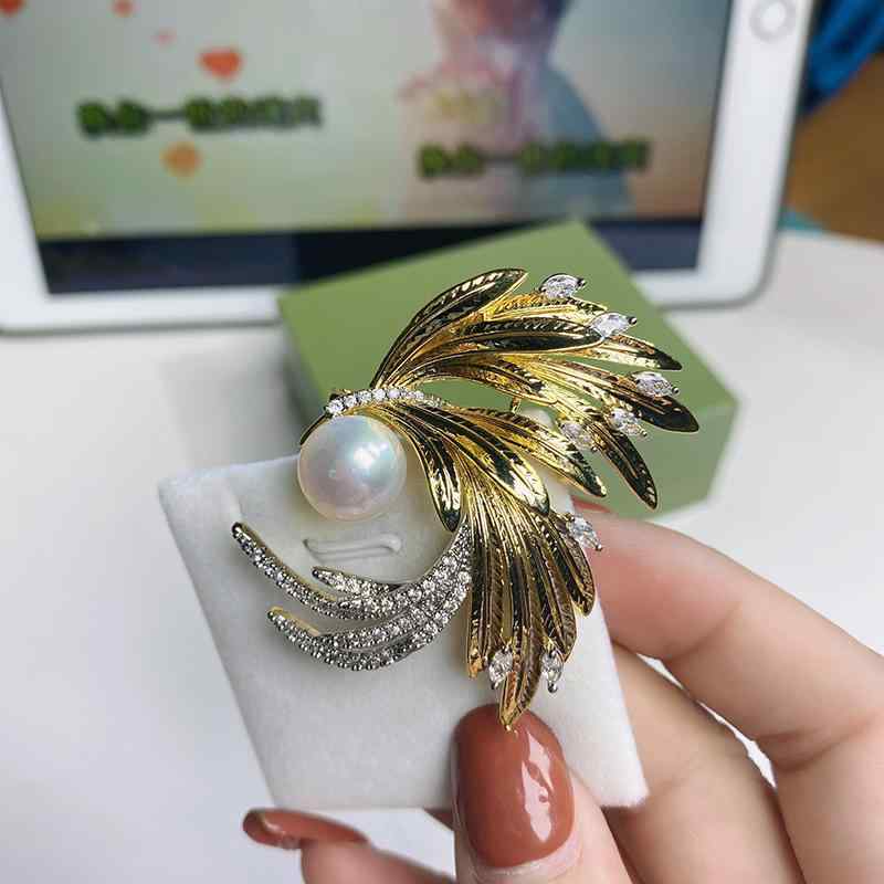Rakuten - アクセサリー レディース DIY ※パールし 空ホルダー 半完成品 セイコー 厚手 金 メッキ マイクロ 舗装 ジルコン 二色 羽 翼 パールブローチ ブローチ コサージュ 空 ホルダー