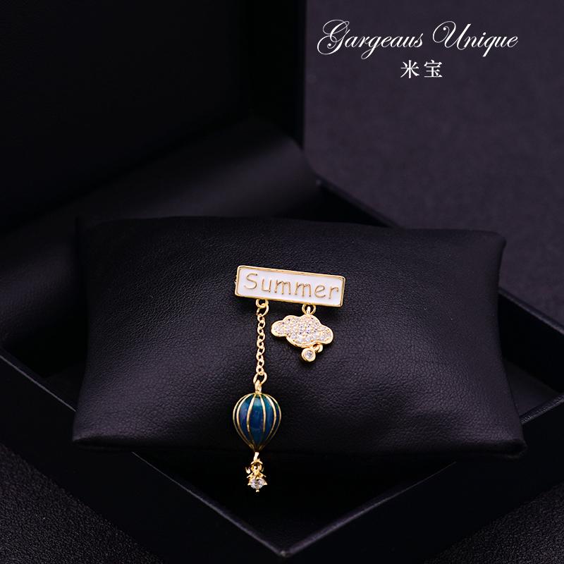 ジャケット ブローチ おしゃれ ファンタジー 星空 ブルー クラウド 熱気球 タッセル スーツ ファッショ..