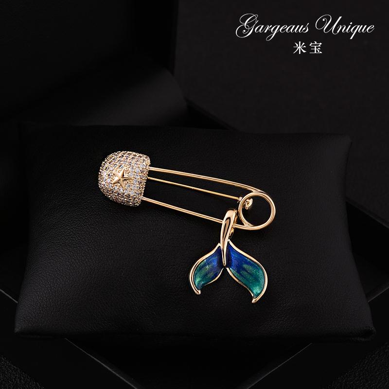 ジャケット レディース ブローチ おしゃれ スーツ ピン 装飾 精巧 星空 フィッシュ テール コサージュ ライト ハイエンド スーツ 固定 バックル