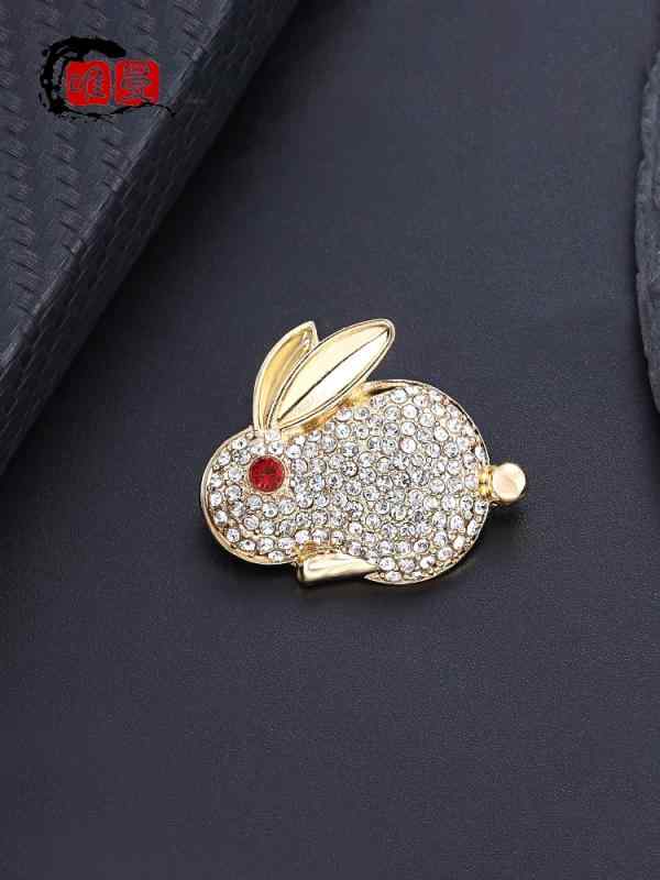 ジャケット レディース ブローチ おしゃれ 大人かわいい かわいい コンパクト 女性用 フル ウサギ ブローチ 固定 スーツ 露出 防止 ピン