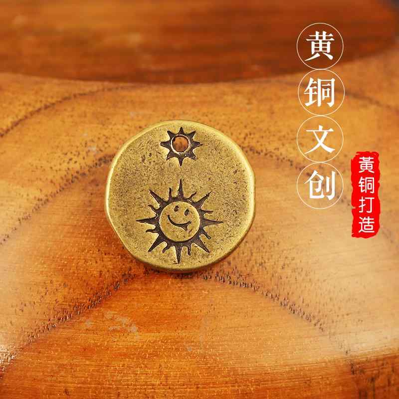 バッグ ペンダントトップ レトロ 真鍮 かわいい 小さい 太陽 笑顔 小さい 丸い タグ キーホルダー ペン..