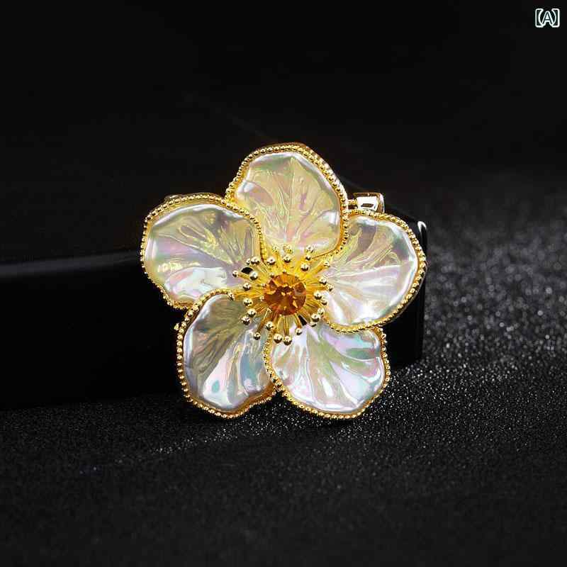 ブローチ レディース おしゃれ 上品 フォーマル セレモニー シェル 椿 ハイエンド スーツ コサージュ ..