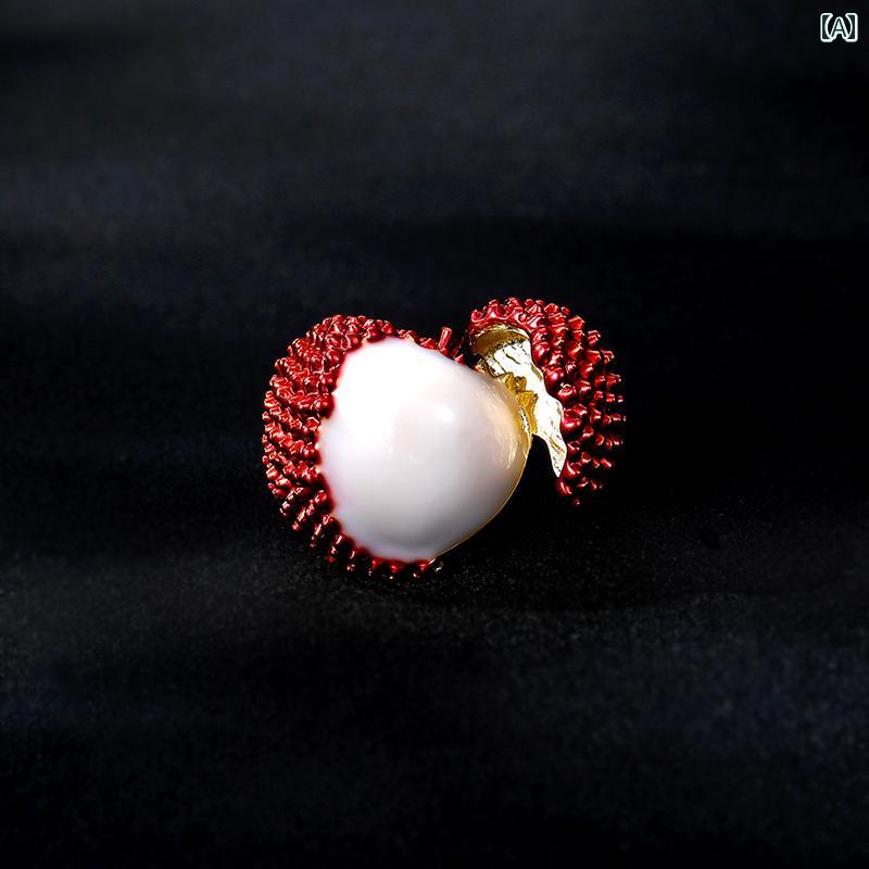 レディース ブローチ おしゃれ スーツ ピン 装飾 韓国 露出 防止 フルーツ ライチ ハイエンド ファッション 精巧 個性的 コート カーディガン コサージュ