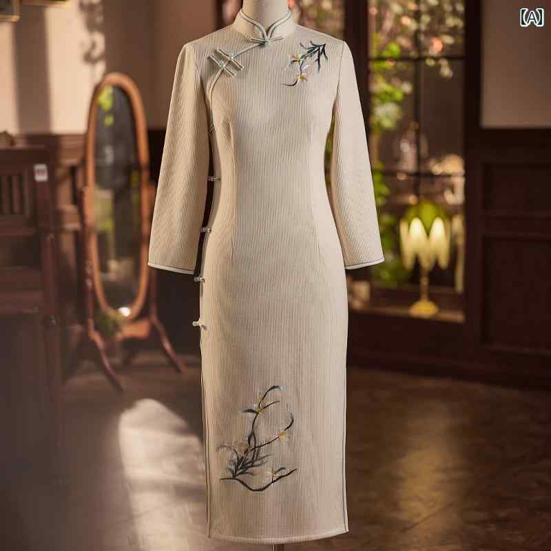 レディース チャイナ ドレス エレガント パフォーマンス 民族服 女性用 長袖 中国 高級感 シェニール 重厚 刺繍 白 レトロ 民族風 スリムフィット 秋冬