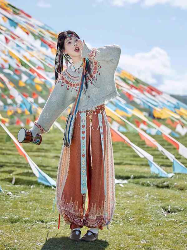 漢服 レディース 女性用 刺繡 染め グラデーション ニット セットアップ 上下セット 中華風 エスニック 敦煌スタイル バルーンパンツ 春秋秋冬 ロングシーズン デイリーユース カジュアル スリム袖 TR素材