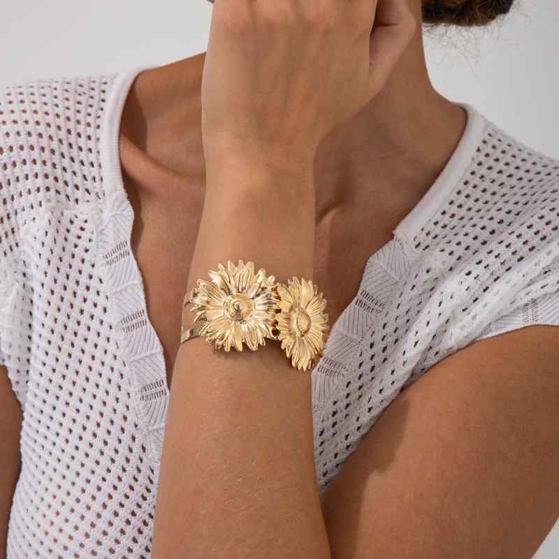 アームレット レディース 高級感 レトロ オープンタイプ 電気メッキ加工 サンフラワー モチーフ メタル..