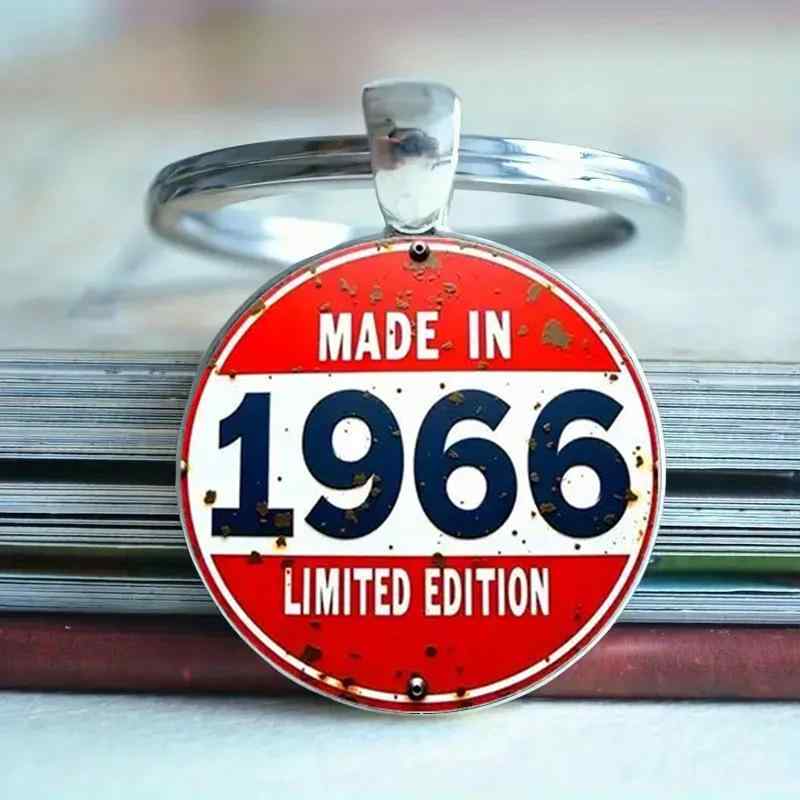 キーホルダー 円形 平面デザイン 亜鉛合金製 ガラス 限定版 シルバーカラー ヨーロピアン おしゃれ アクセサリー 男女兼用 カップル 友人 誕生日 記念日 クリスマス ギフト プレゼント(x2)