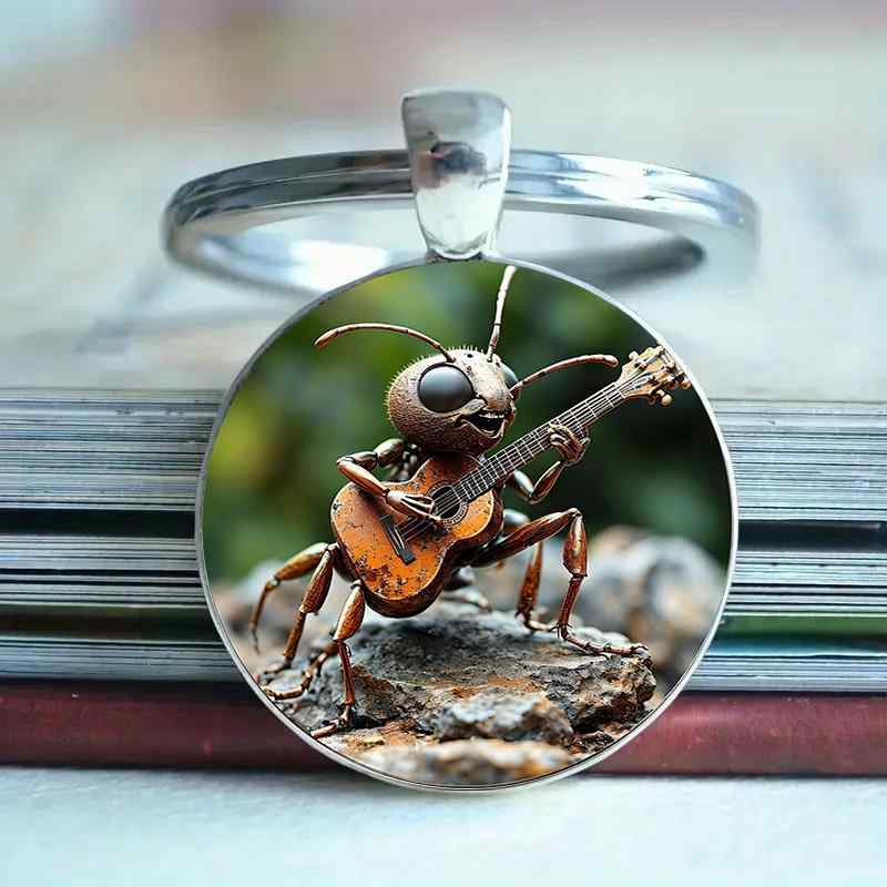 キーホルダー キーリング ガラス製 スタイリッシュ 個性的 おしゃれ ギターを弾くアリ 動物モチーフ タイムジェム 時の宝石 ペンダント バッグチャーム かわいい キュート 小物 雑貨