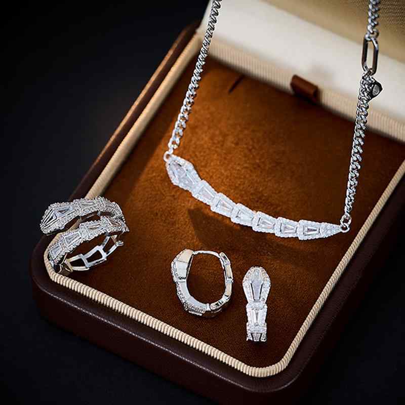 ジュエリー レディース ジルコニア 蛇モチーフ 電気メッキ加工 ネックレス イヤリング 指輪 3点セット 高級感 個性的デザイン Oチェーン 通勤 ファッション ゴールド シルバー 銅