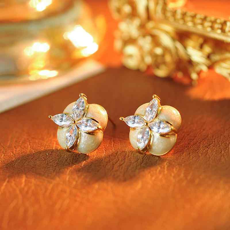 ピアス イヤリング レディース 女性用 電気メッキ エナメル加工 四つ葉のクローバーモチーフ レトロ かわいい 上品 おしゃれ ライトラグジュアリー 高級感 日韓風 レッド ホワイト