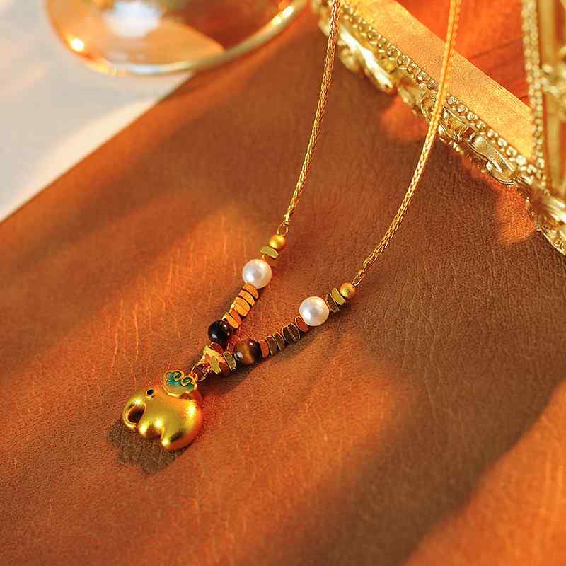 ネックレス レディース 幸運を呼ぶ 象 エレファント モチーフ ビーズ ゴールドカラー 金メッキ ロングネックレス 上品 高級感 個性的 大人可愛い アクセサリー 秋冬