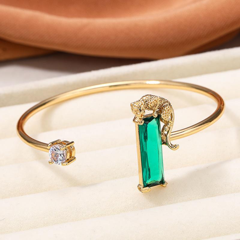 ブレスレット レディース 高級感 欧米風 エメラルド ゴールド ヒョウモチーフ 合金製 電気メッキ加工 ファッション 通勤 カジュアル アクセサリー 腕輪