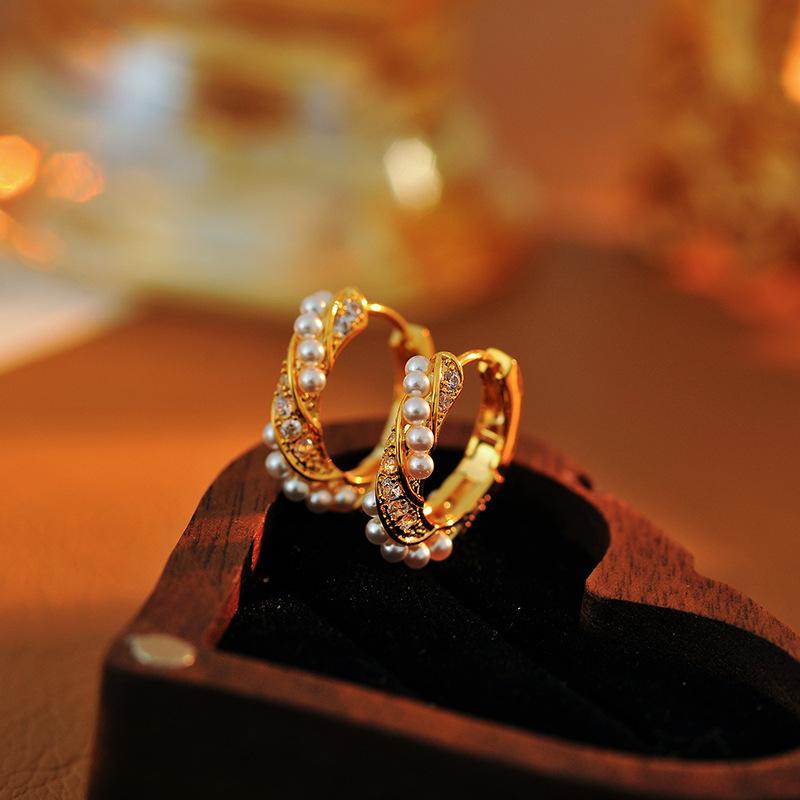 イヤーカフ レディース 高級感 個性的 おしゃれ インスタ映え ジルコニア パール ツイストデザイン 電..