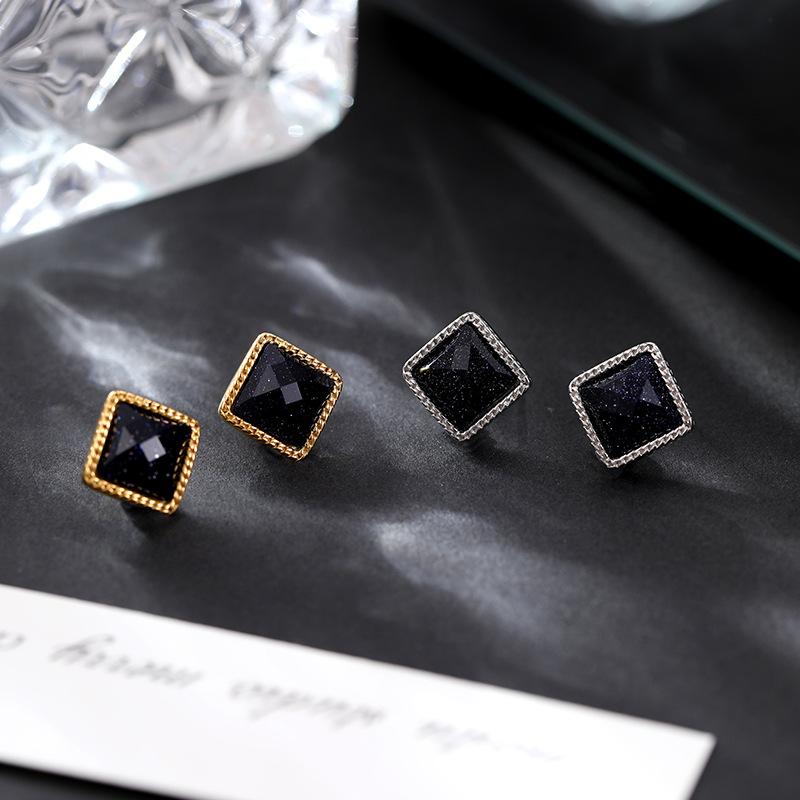 ピアス レディース 女性用 S925シルバー シンプル クール モダン ミニマリスト 小ぶり 幾何学模様 スクエア マット質感 ストーン装飾 ファッション オフィス 通勤 プラチナカラー ゴールドカラー 上品 エレガント