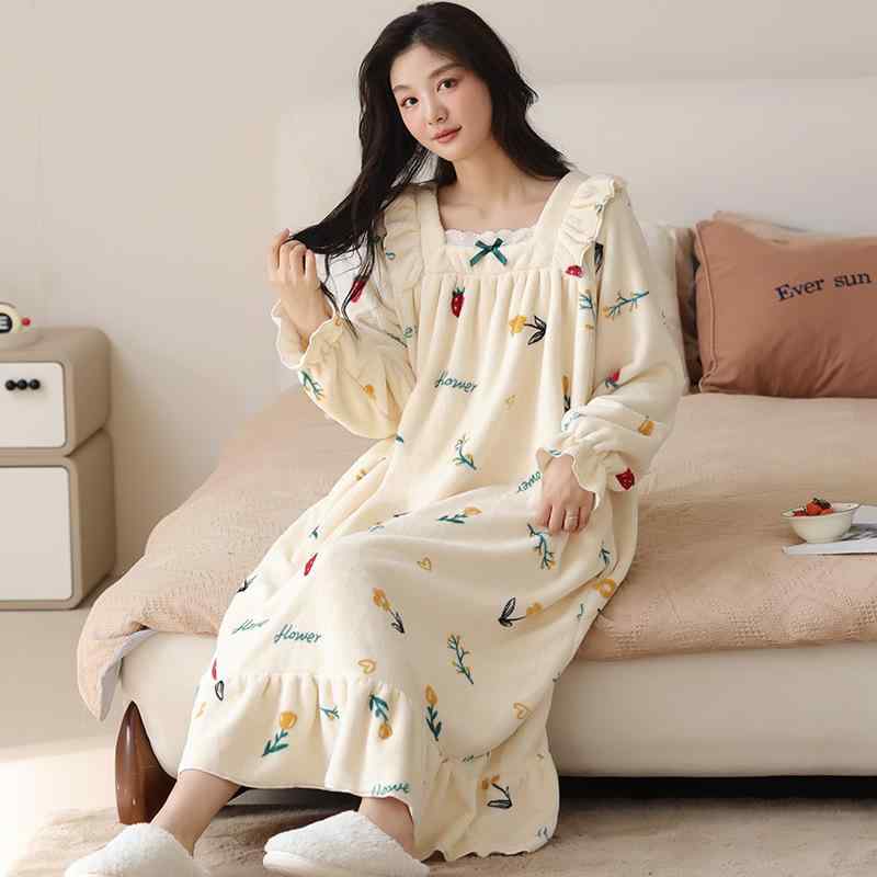 ルームワンピース レディース 極厚 フランネル素材 裏起毛 あったか 保温 秋冬 かわいい プリンセス風 長袖 ロング丈 スクエアネック 部屋着 ワンマイルウェア ゆったり リラックス