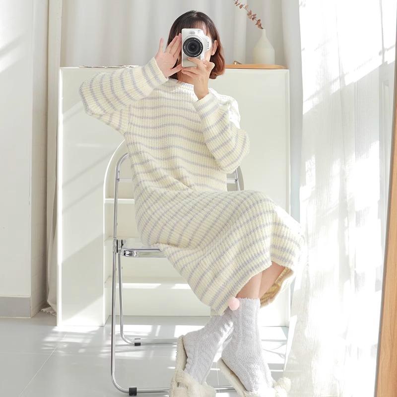 ワンピース レディース 女性用 ふわふわ あったか 保温 快適 ゆったり ルームウェア 部屋着 パジャマ ネグリジェ シンプル カジュアル ストライプ柄 長袖 プルオーバー 秋冬 ミディ丈 ポリエステル素材