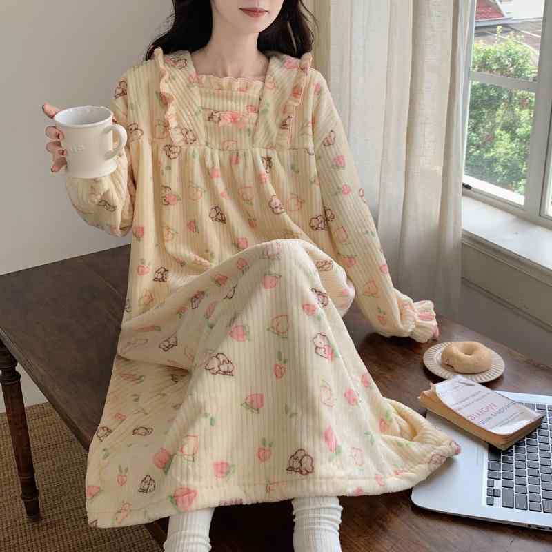 ルームワンピース レディース 冬 長袖 フランネル 厚手 裏起毛 スイート プリンセス風 ガーリー ロング丈 スクエアネック 保温 あったか パジャマ 部屋着 外出着